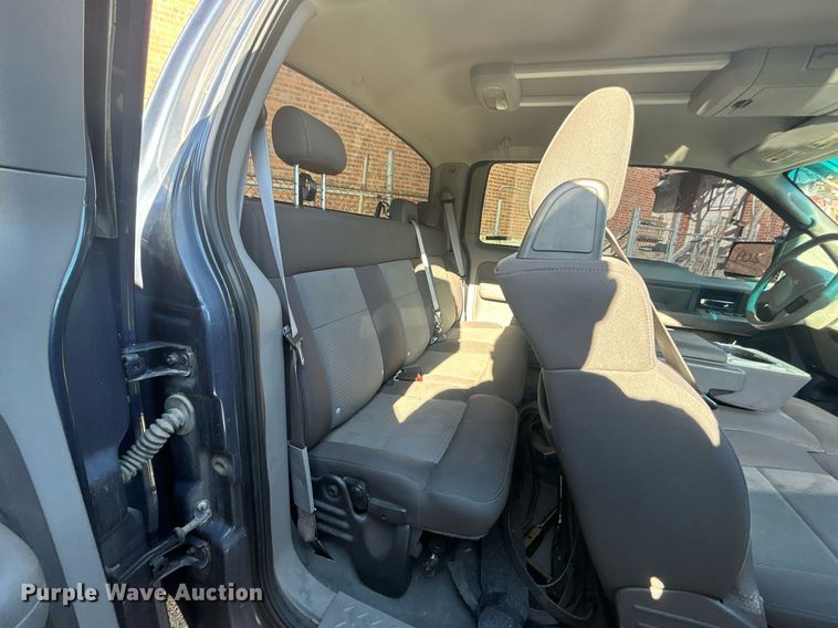 image for item OM9009 2004 Ford F150  SuperCab pickup truck