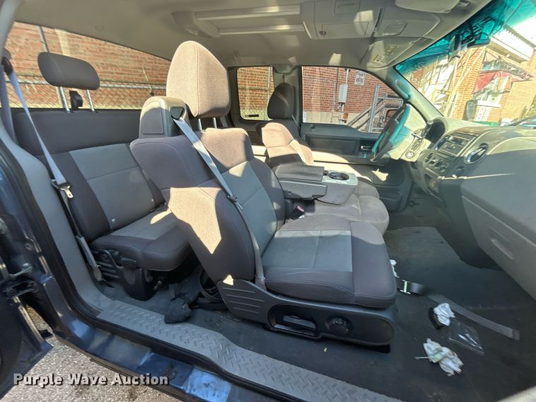 image for item OM9009 2004 Ford F150  SuperCab pickup truck