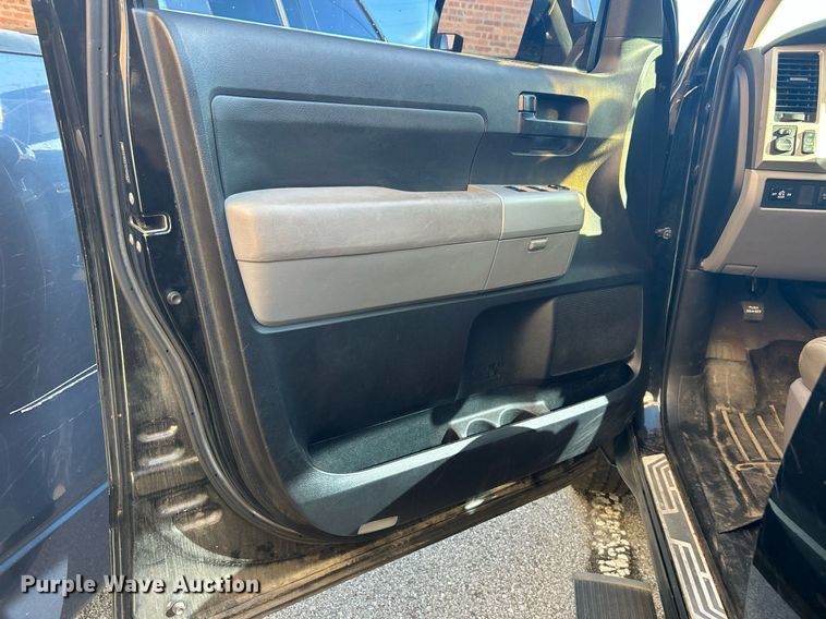 image for item OM9010 2007 Toyota Tundra  Double Cab pickup truck