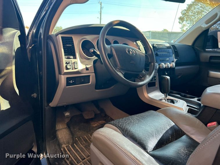 image for item OM9010 2007 Toyota Tundra  Double Cab pickup truck