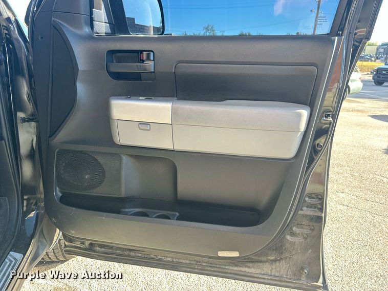 image for item OM9010 2007 Toyota Tundra  Double Cab pickup truck