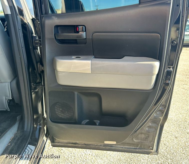 image for item OM9010 2007 Toyota Tundra  Double Cab pickup truck