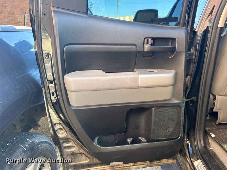 image for item OM9010 2007 Toyota Tundra  Double Cab pickup truck