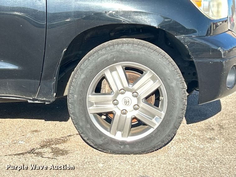 image for item OM9010 2007 Toyota Tundra  Double Cab pickup truck