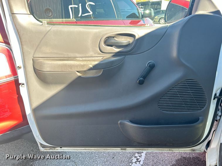 image for item OM9015 2001 Ford F150  SuperCab pickup truck