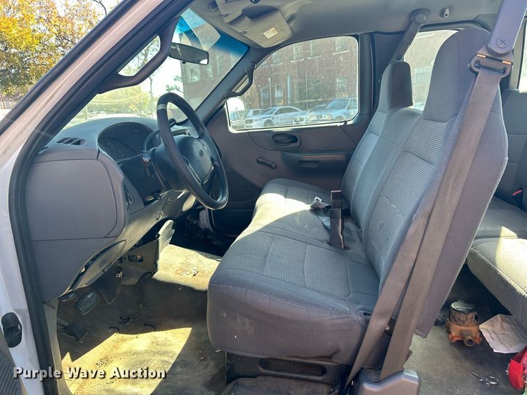 image for item OM9015 2001 Ford F150  SuperCab pickup truck