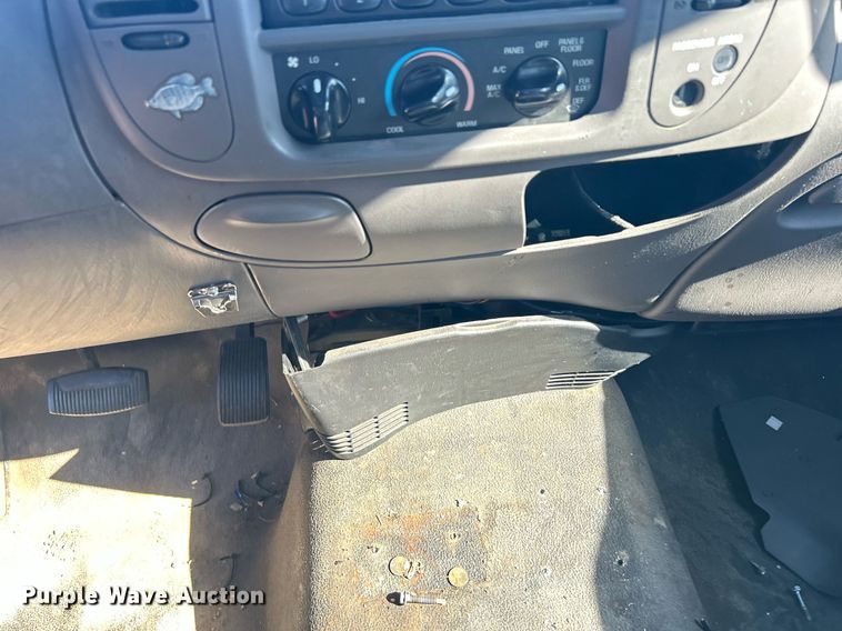 image for item OM9015 2001 Ford F150  SuperCab pickup truck