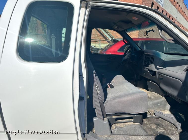 image for item OM9015 2001 Ford F150  SuperCab pickup truck