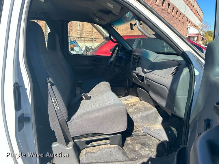 image for item OM9015 2001 Ford F150  SuperCab pickup truck