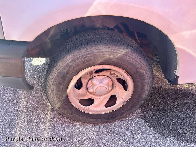 image for item OM9015 2001 Ford F150  SuperCab pickup truck