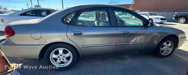 image for item OM9021 2004 Ford Taurus