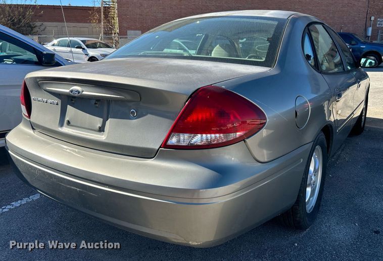 image for item OM9021 2004 Ford Taurus