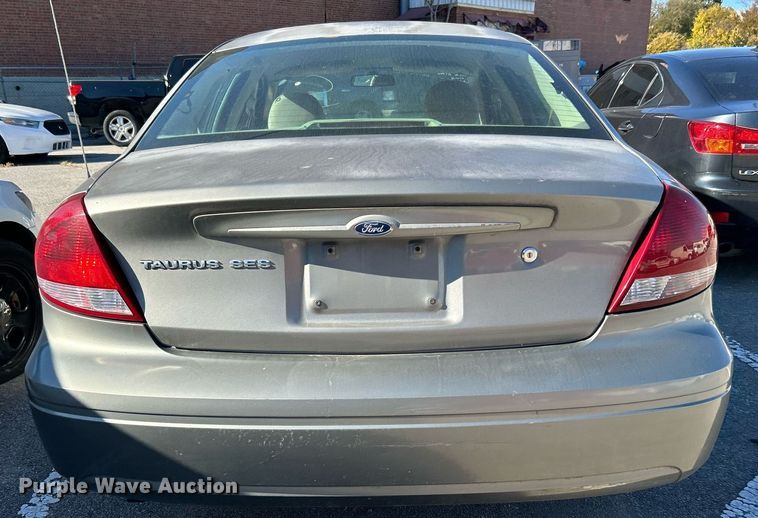 image for item OM9021 2004 Ford Taurus