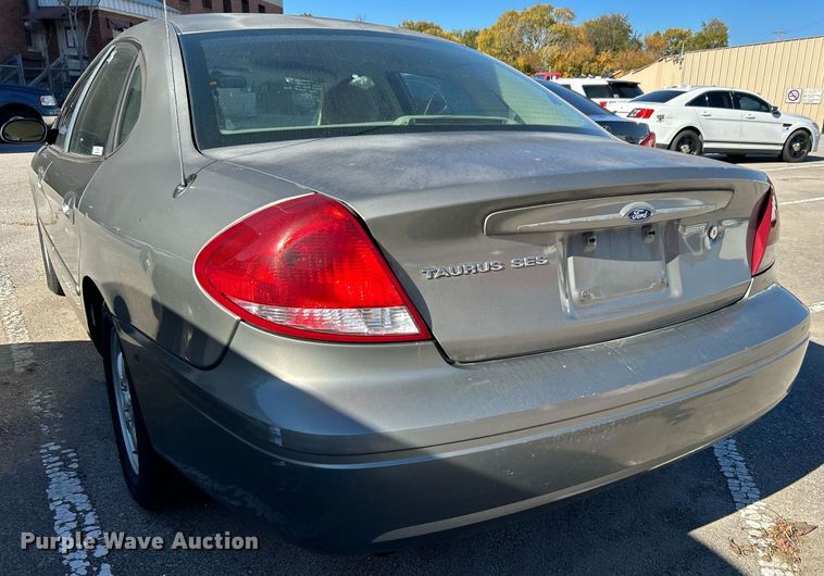 image for item OM9021 2004 Ford Taurus