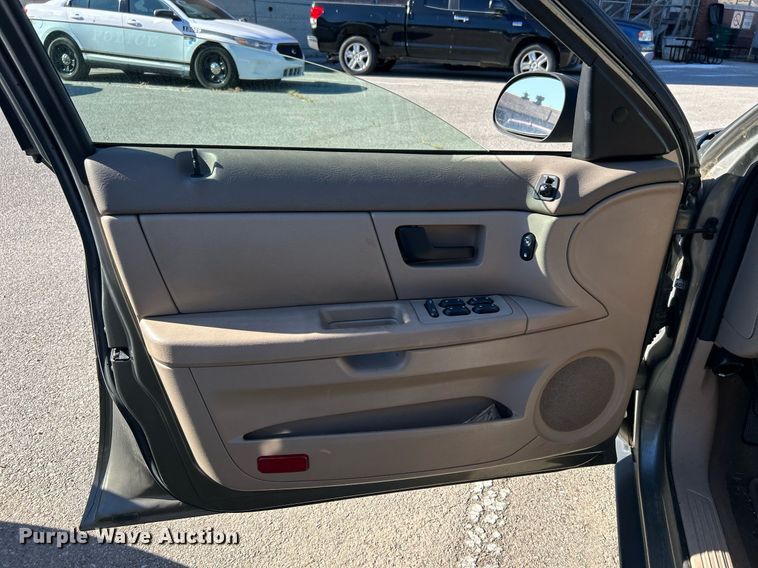 image for item OM9021 2004 Ford Taurus