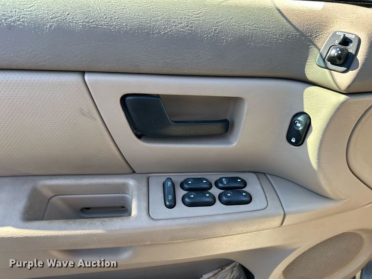 image for item OM9021 2004 Ford Taurus