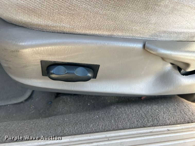 image for item OM9021 2004 Ford Taurus