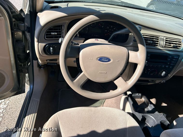 image for item OM9021 2004 Ford Taurus