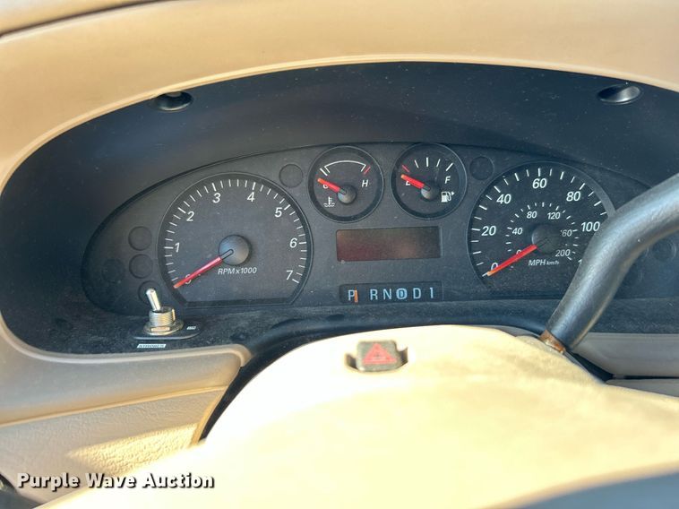 image for item OM9021 2004 Ford Taurus