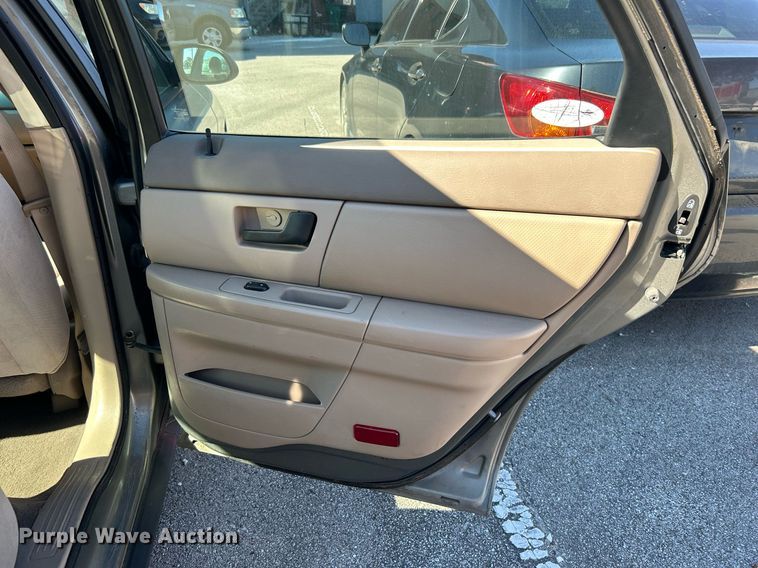 image for item OM9021 2004 Ford Taurus