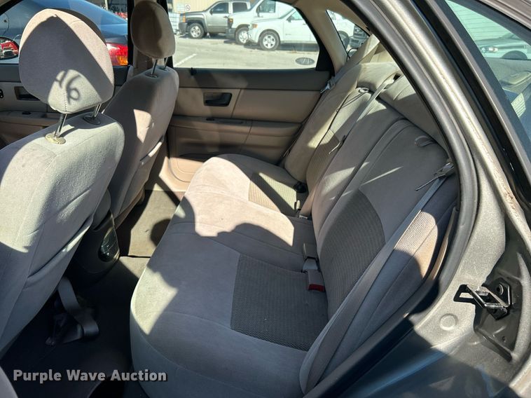 image for item OM9021 2004 Ford Taurus