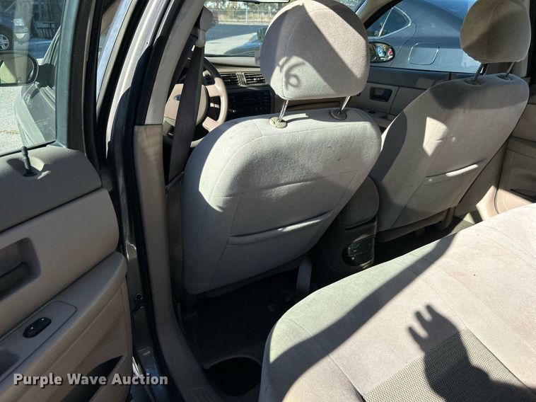 image for item OM9021 2004 Ford Taurus