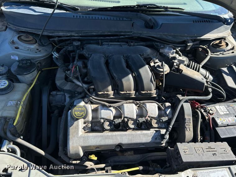 image for item OM9021 2004 Ford Taurus