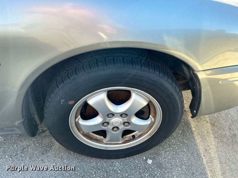 image for item OM9021 2004 Ford Taurus