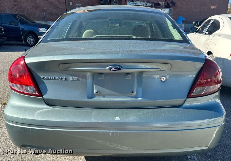 image for item OM9022 2006 Ford Taurus