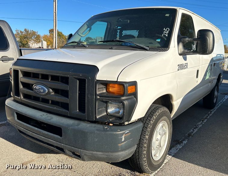 image for item OM9027 2008 Ford E350 Super Duty  van