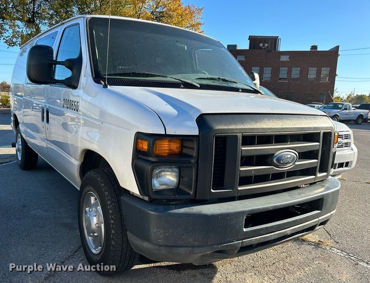 image for item OM9027 2008 Ford E350 Super Duty  van