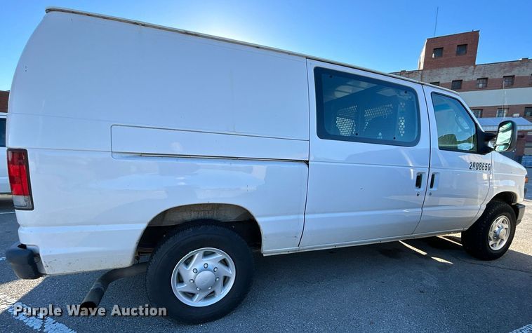 image for item OM9027 2008 Ford E350 Super Duty  van