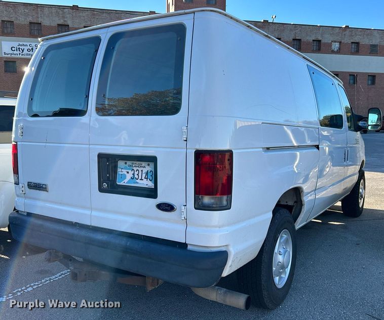 image for item OM9027 2008 Ford E350 Super Duty  van