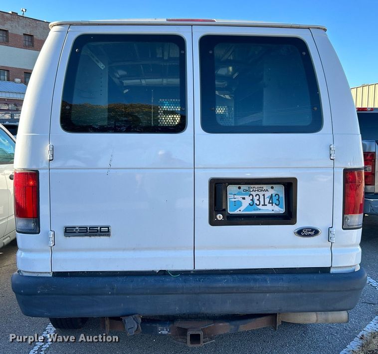 image for item OM9027 2008 Ford E350 Super Duty  van