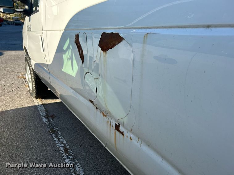 image for item OM9027 2008 Ford E350 Super Duty  van