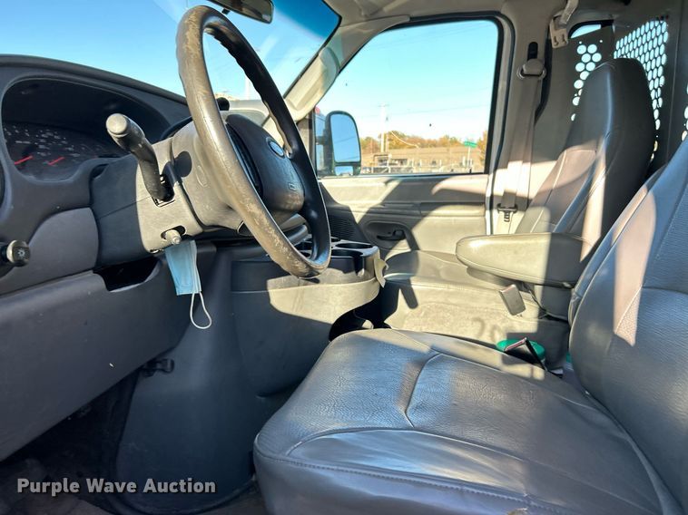 image for item OM9027 2008 Ford E350 Super Duty  van
