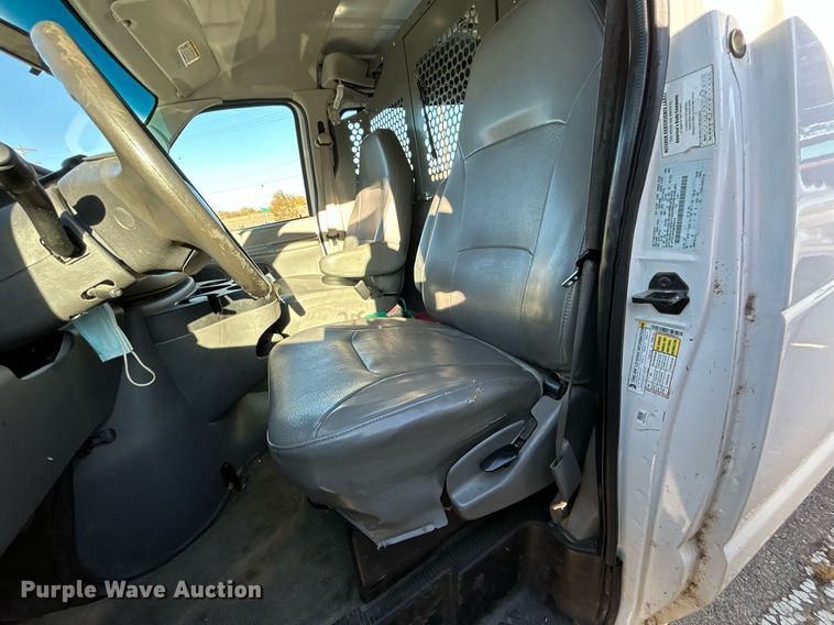 image for item OM9027 2008 Ford E350 Super Duty  van