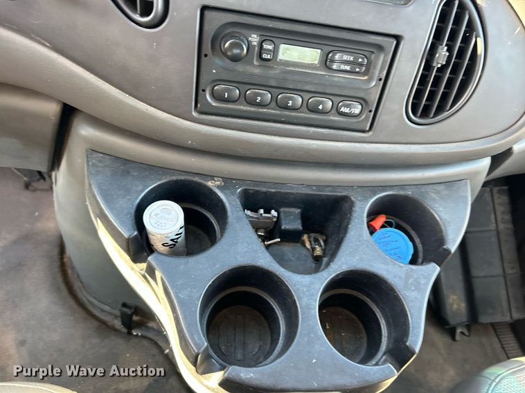 image for item OM9027 2008 Ford E350 Super Duty  van