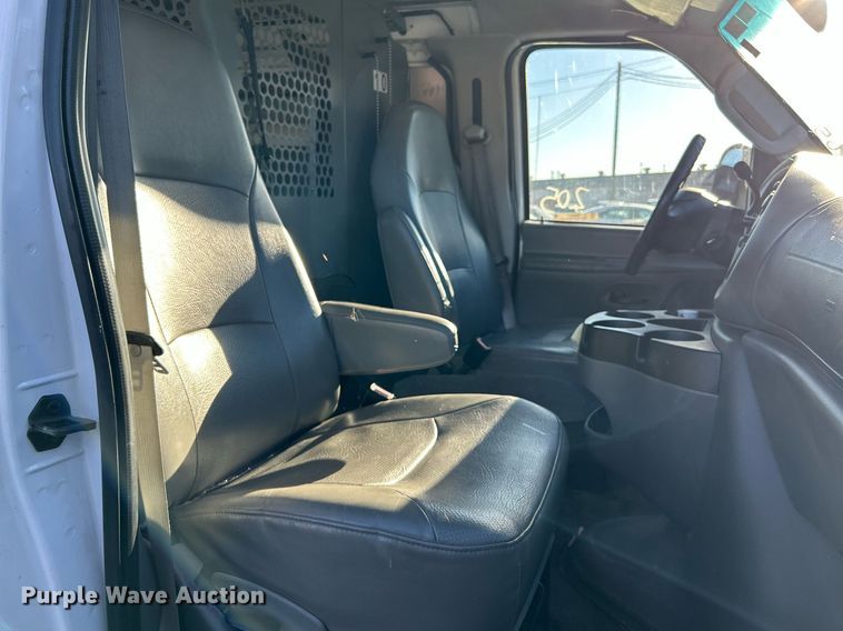 image for item OM9027 2008 Ford E350 Super Duty  van