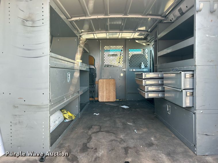 image for item OM9027 2008 Ford E350 Super Duty  van