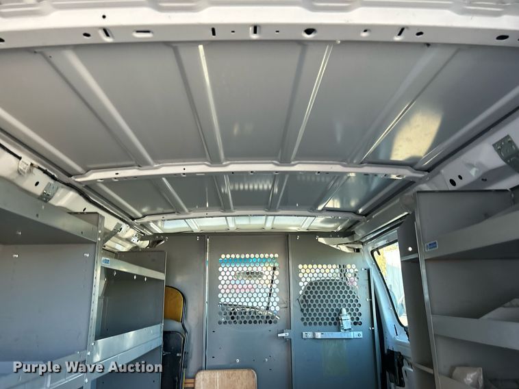 image for item OM9027 2008 Ford E350 Super Duty  van