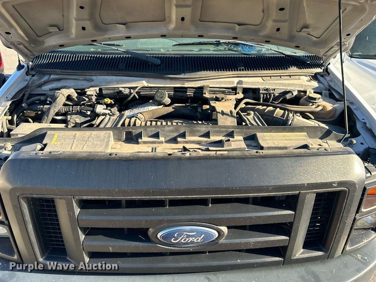 image for item OM9027 2008 Ford E350 Super Duty  van