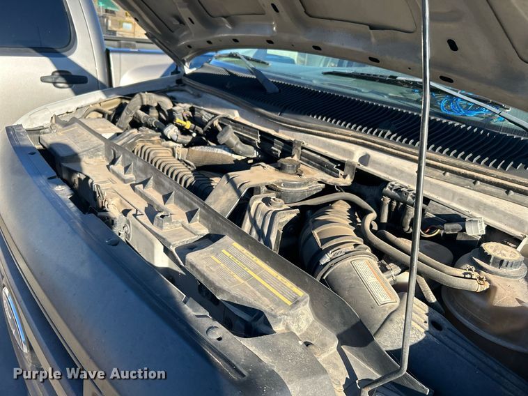 image for item OM9027 2008 Ford E350 Super Duty  van