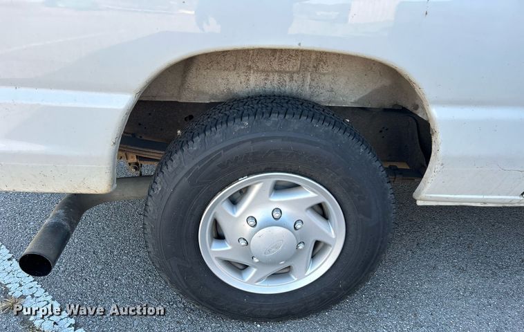 image for item OM9027 2008 Ford E350 Super Duty  van