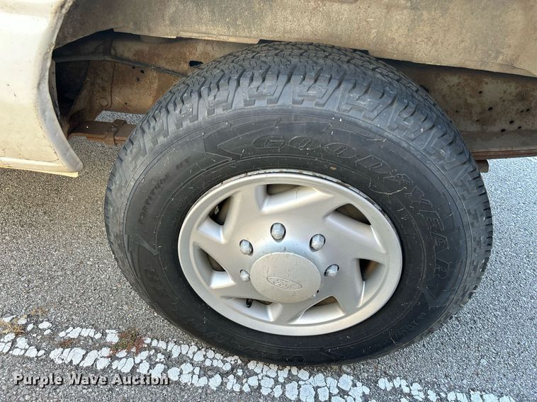 image for item OM9027 2008 Ford E350 Super Duty  van