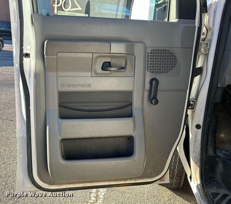 image for item OM9028 2009 Ford E150  van
