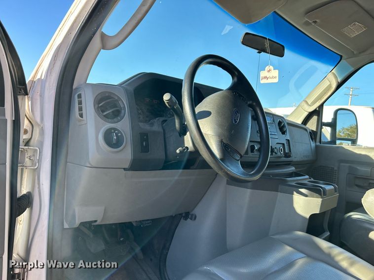 image for item OM9028 2009 Ford E150  van