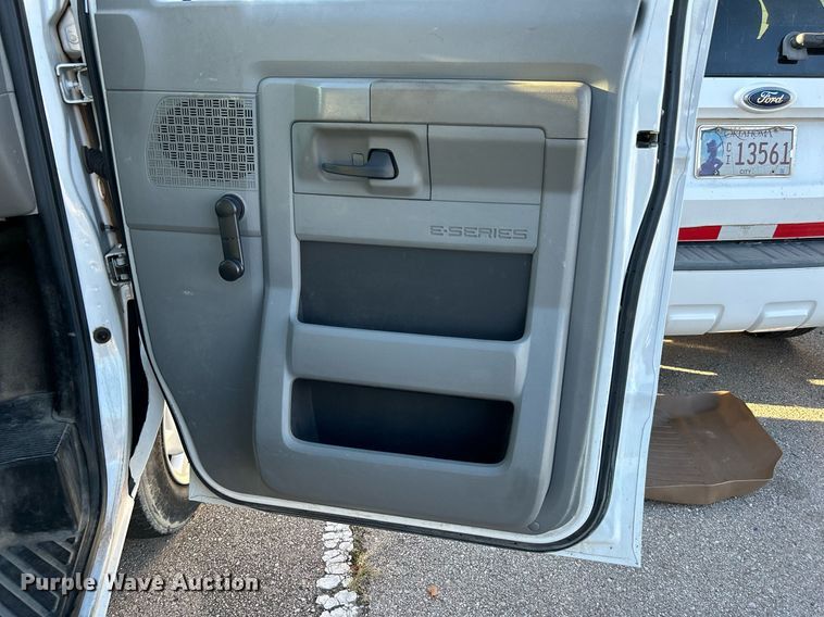 image for item OM9028 2009 Ford E150  van