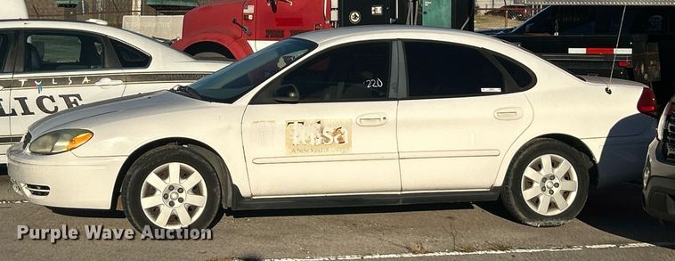 image for item OM9029 2004 Ford Taurus