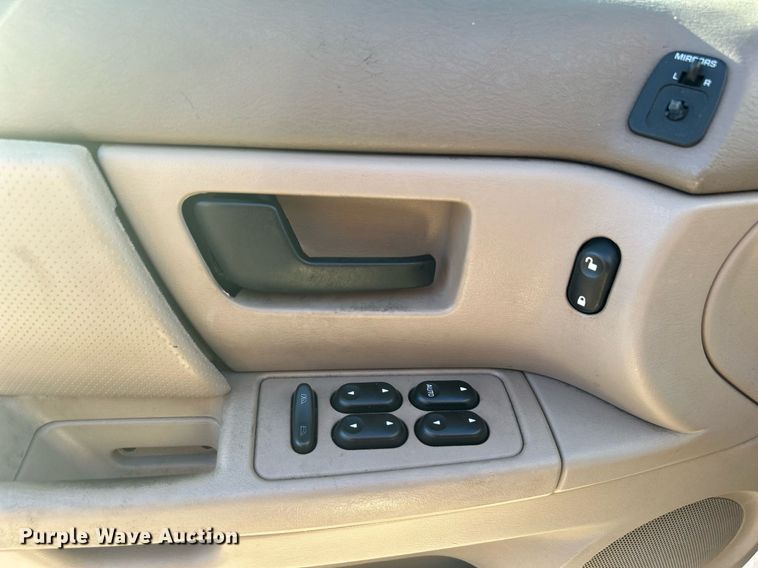 image for item OM9029 2004 Ford Taurus